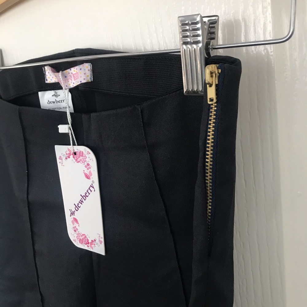 NWT Skinny Jeggings with Side Zip Detail
